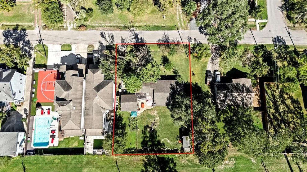 Unit for sale at 2002 W 14th Street, Houston, TX 77008