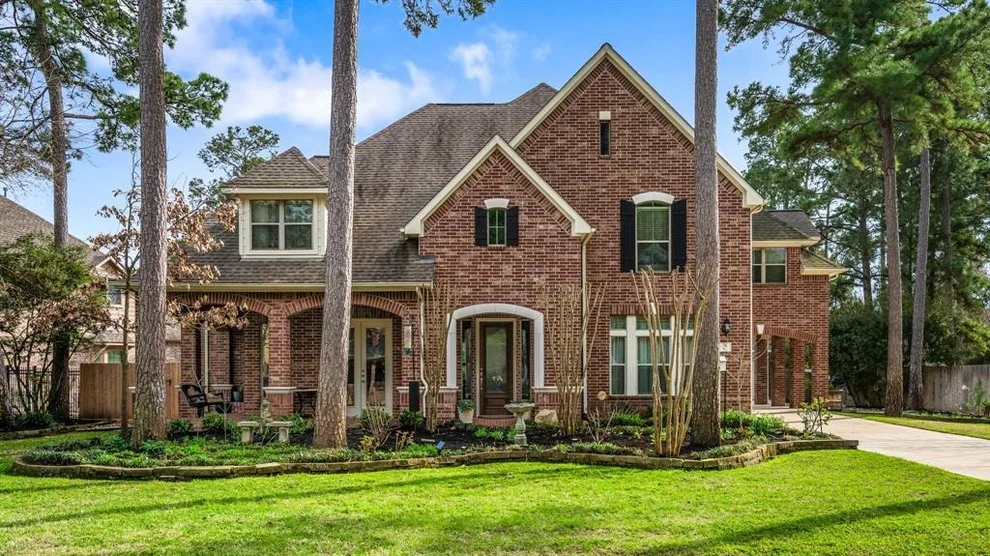 Unit for sale at 35 N Bantam Woods Circle, The Woodlands, TX 77382
