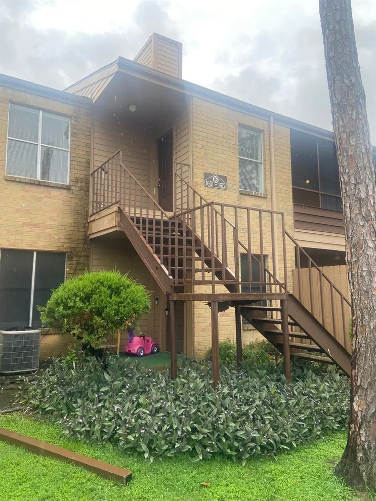 Unit for sale at 10555 Turtlewood Court, Houston, TX 77072