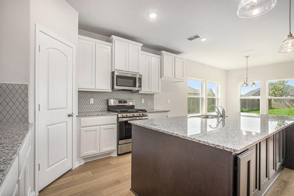Unit for sale at 411 Wellshire Drive, West Columbia, TX 77486