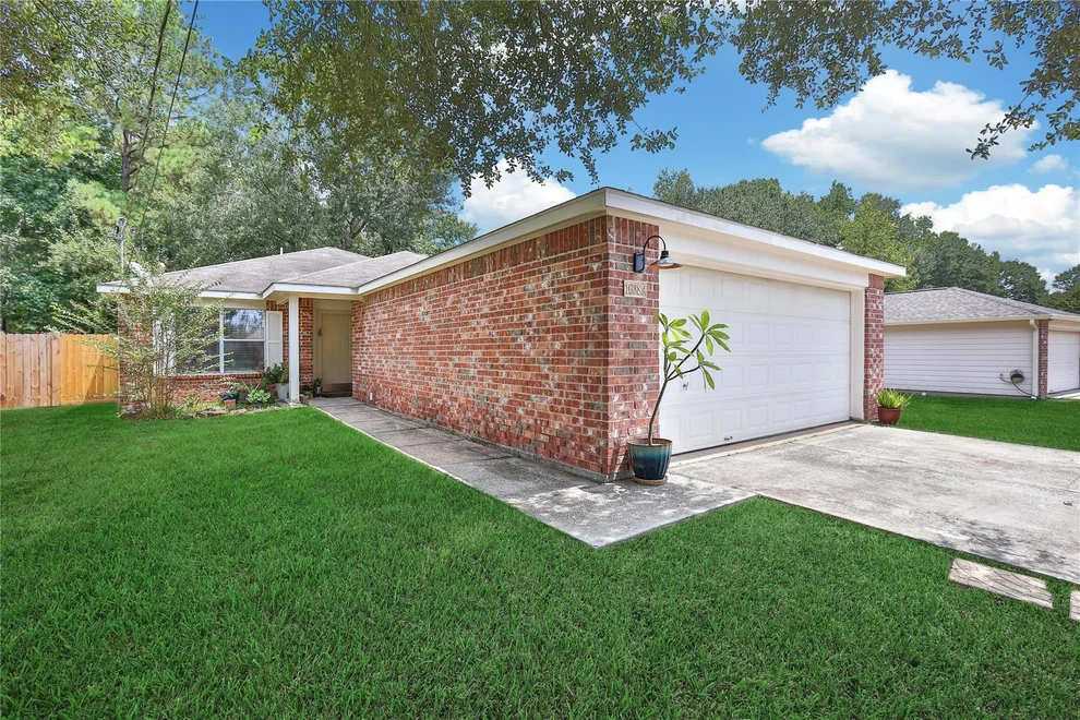 Unit for sale at 16389 Sun View Lane, Conroe, TX 77302
