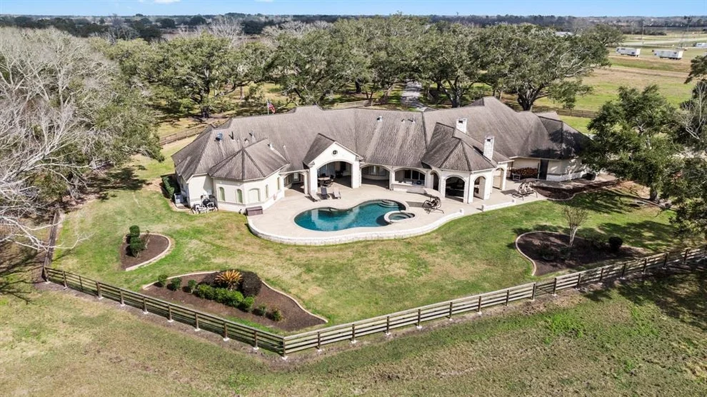 Unit for sale at 1980 County Road 220, Angleton, TX 77515