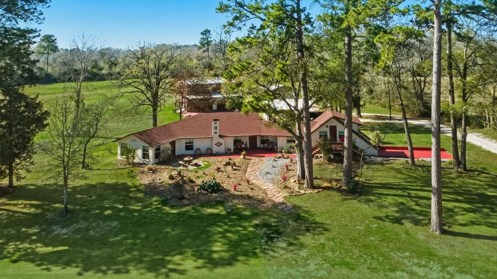 Unit for sale at 5519 Us Highway 59 N, Livingston, TX 77351