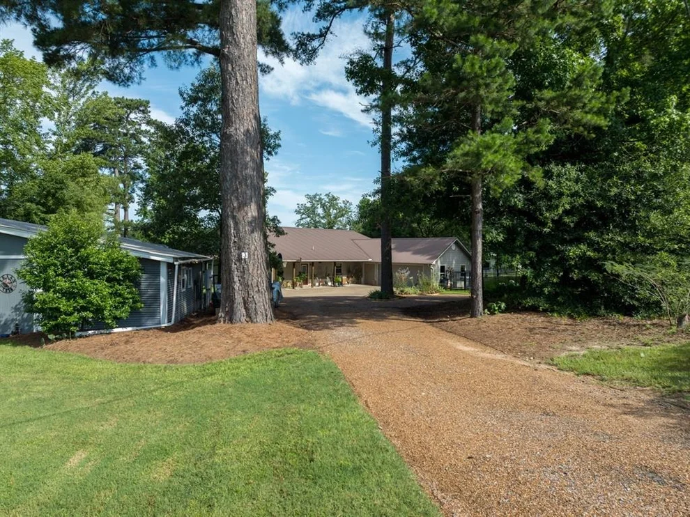 Unit for sale at 321 An County Road 376, Palestine, TX 75801