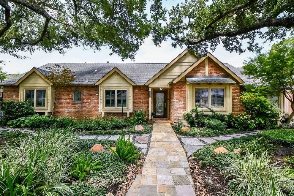 Unit for sale at 2911 Fontana Drive, Houston, TX 77043