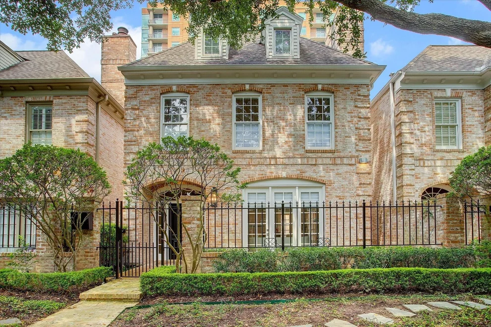 Unit for sale at 2308 Briarglen Drive, Houston, TX 77027