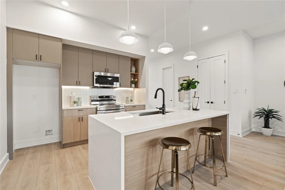 Unit for sale at 8019 Grandview Street, Houston, TX 77051