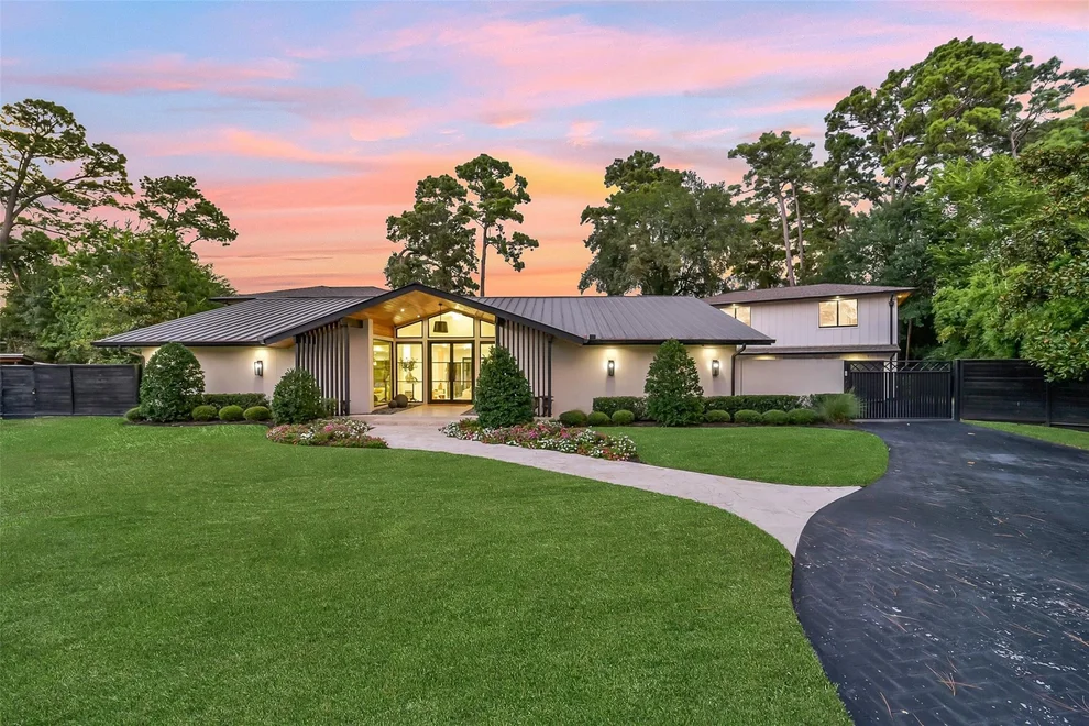 Unit for sale at 30 Hedwig Circle, Houston, TX 77024