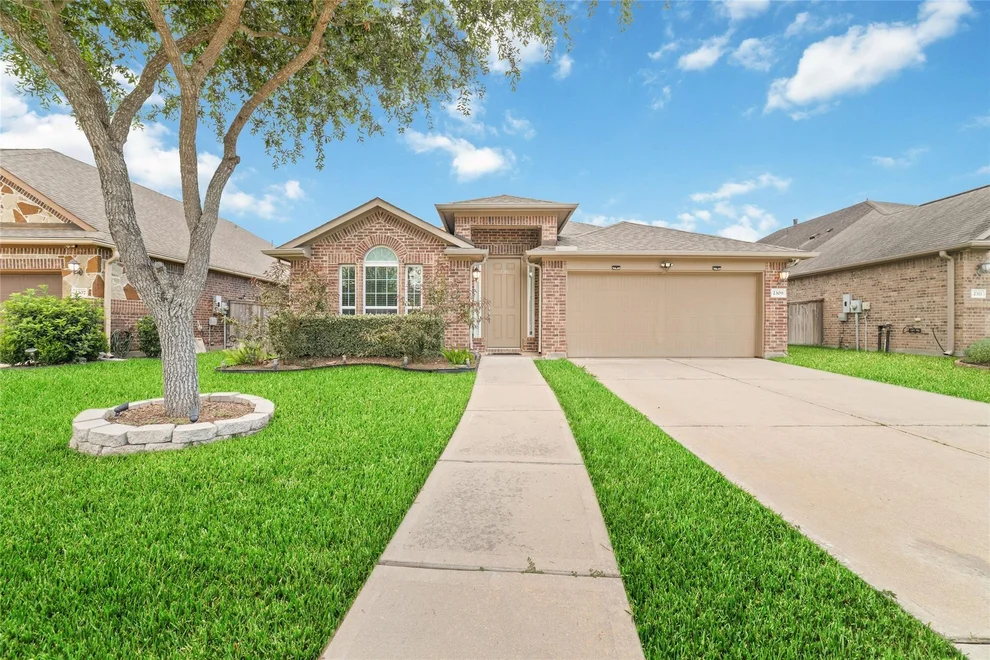 Unit for sale at 2309 Newton Branch Lane, Pearland, TX 77089