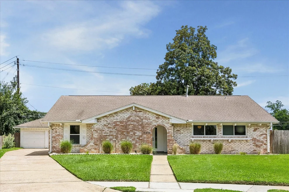 Unit for sale at 5434 Candletree Drive, Houston, TX 77091