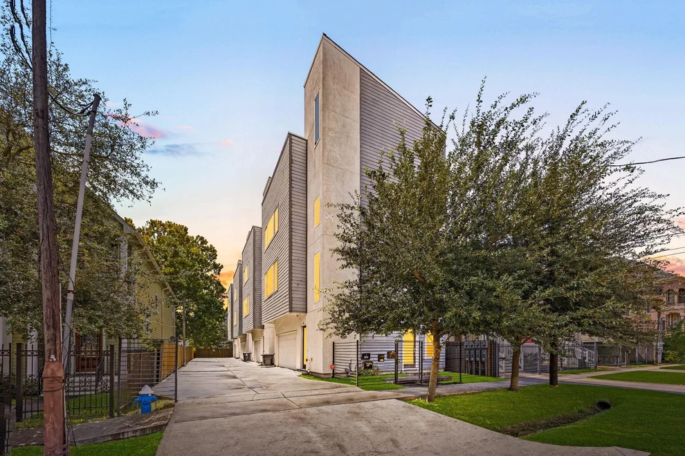 Unit for sale at 904 W 25th Street, Houston, TX 77008