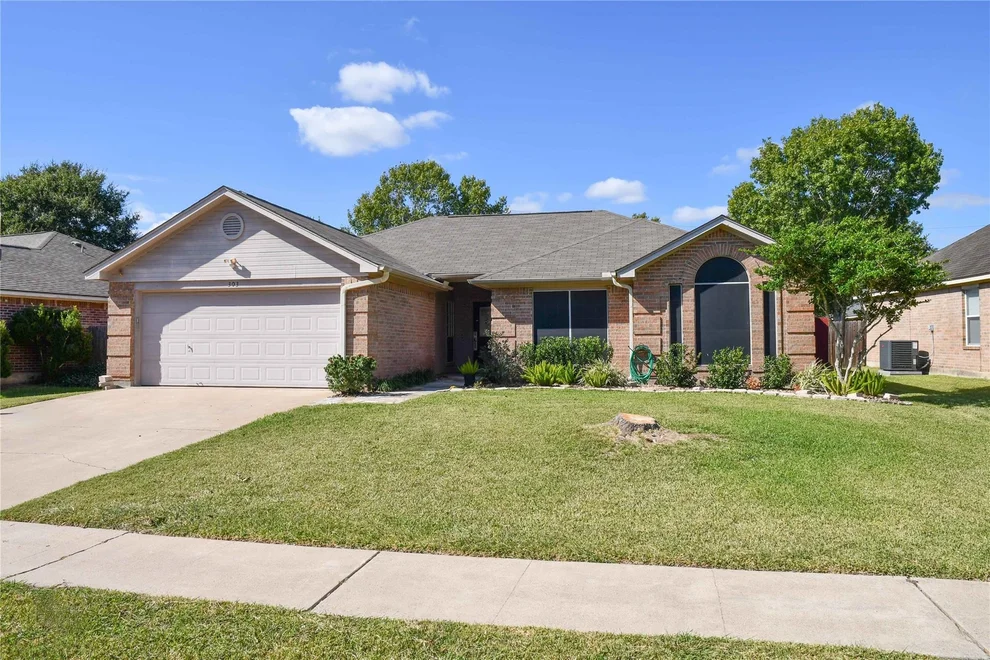 Unit for sale at 303 Bridle Lane, Victoria, TX 77904