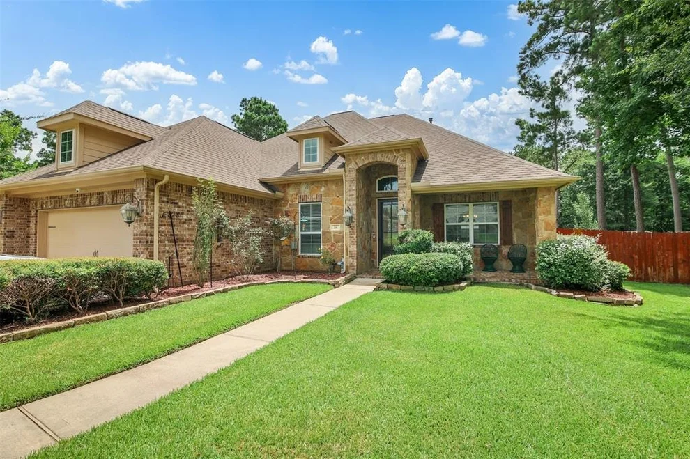 Unit for sale at 18 Brookefield Circle, Magnolia, TX 77355
