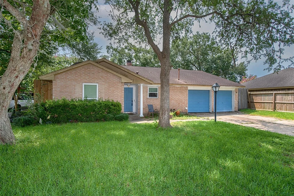 Unit for sale at 5011 Encino Court, Friendswood, TX 77546
