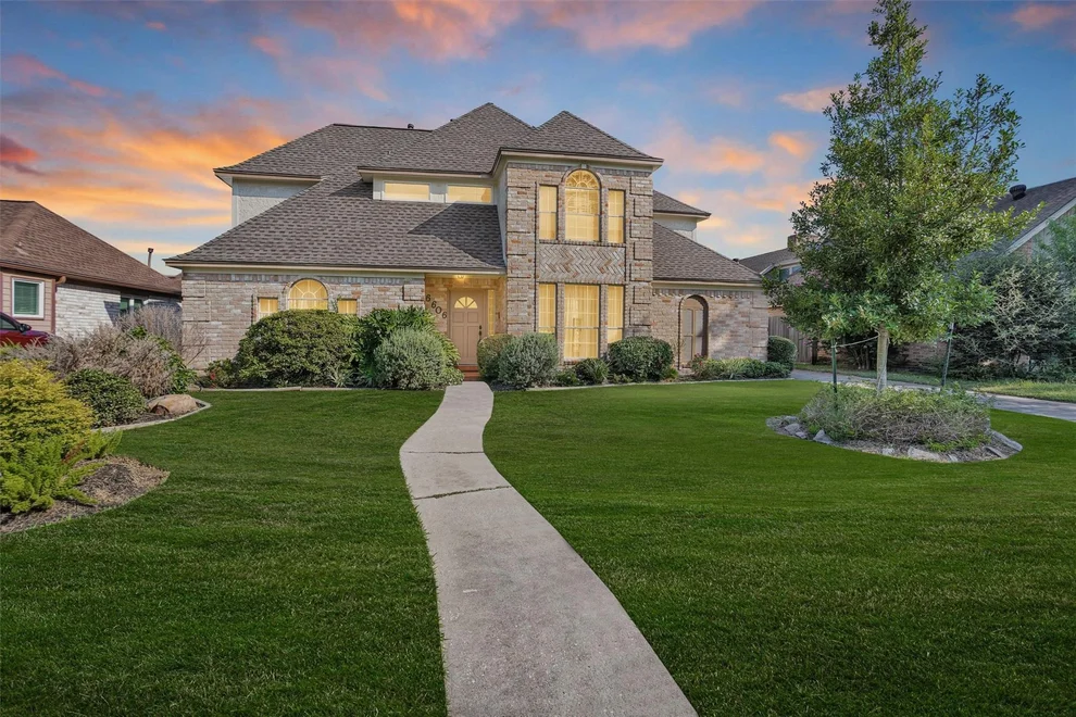 Unit for sale at 6606 Castle Lane Drive, Houston, TX 77066