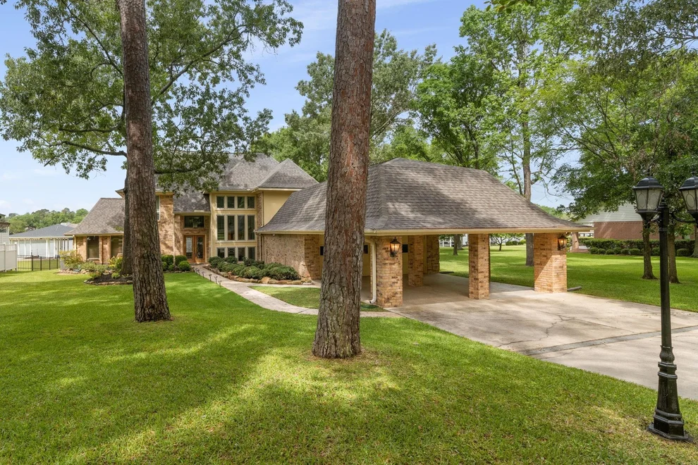 Unit for sale at 154 Lakeside Drive, Montgomery, TX 77356