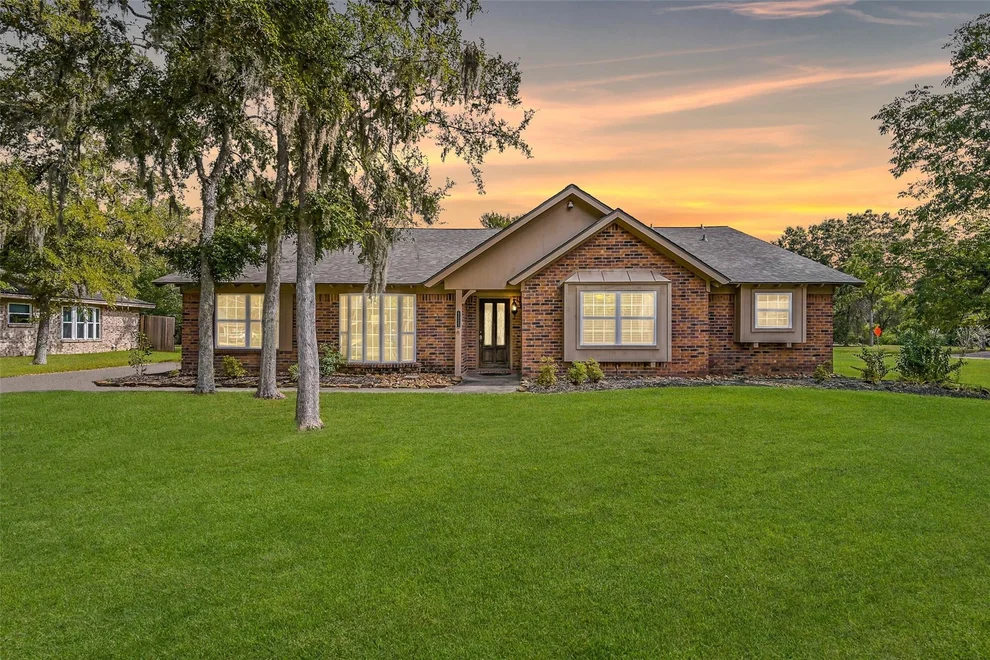Unit for sale at 5315 Kingsmill Road, Friendswood, TX 77546