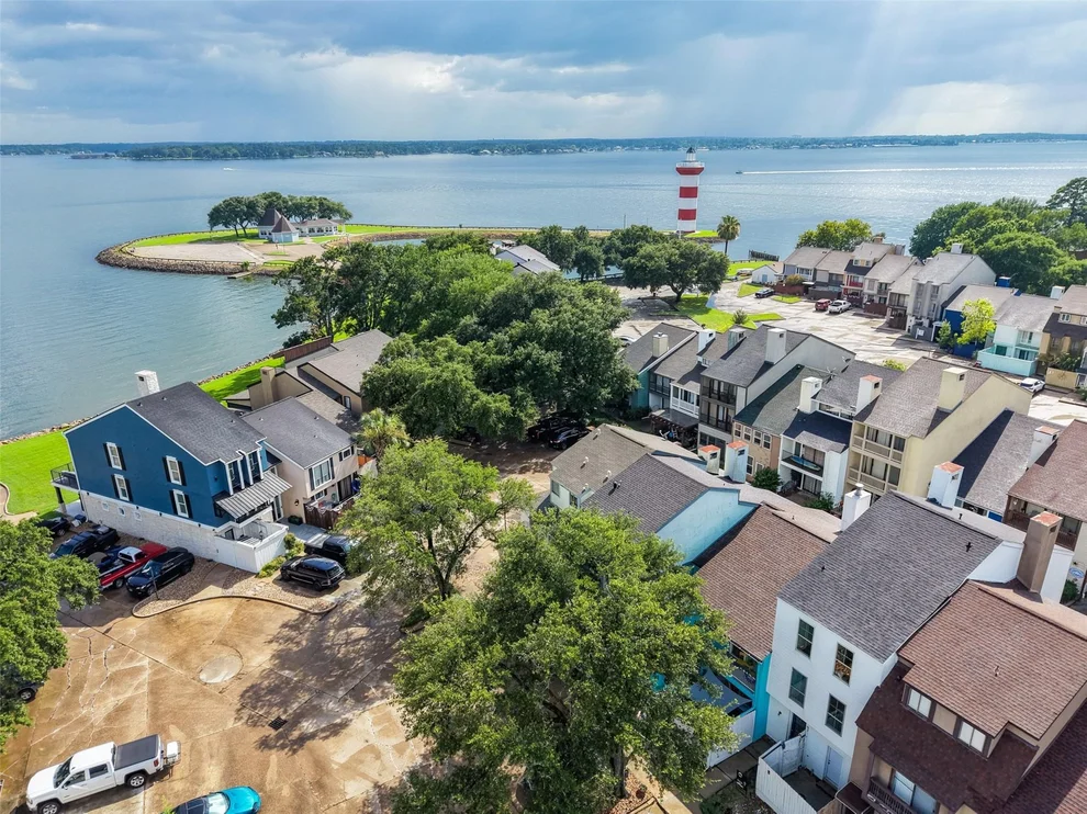 Unit for sale at 2019 Lakewood Court, Willis, TX 77318