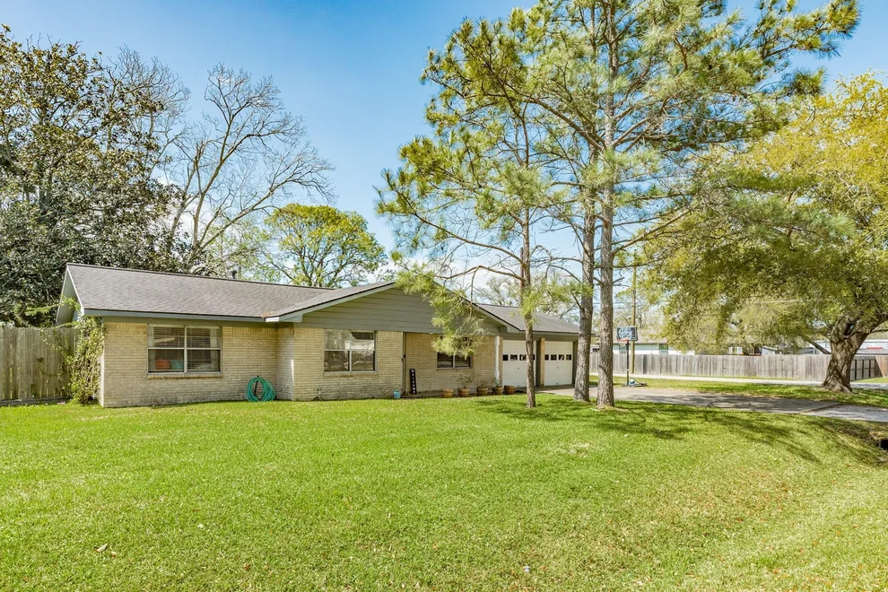 Unit for sale at 5516 Avenue M 1/2, Santa Fe, TX 77510