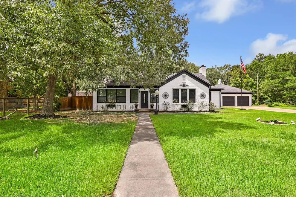 Unit for sale at 105 Wallisville Road, Liberty, TX 77575
