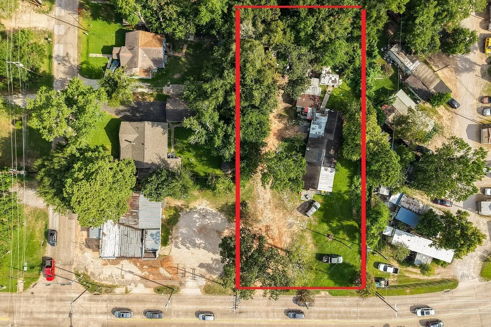 Unit for sale at 425 Silverdale Dr, Conroe, TX 77301