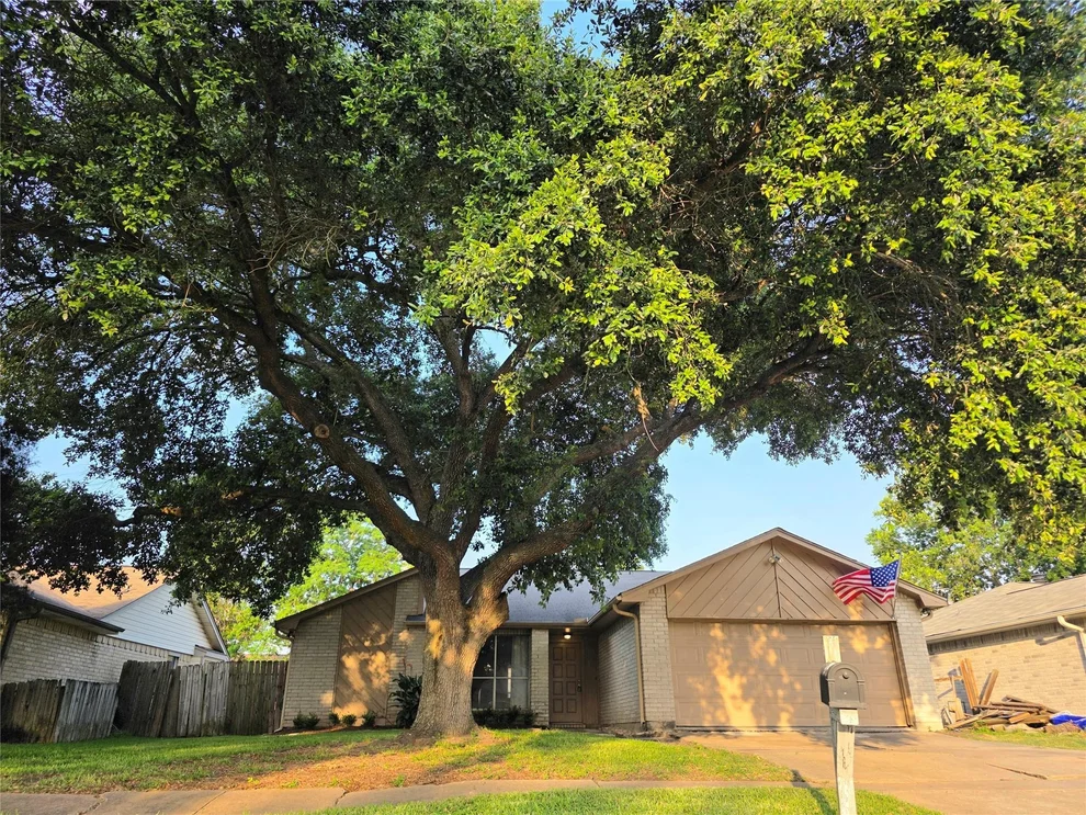 Unit for sale at 10103 King Ranch Lane, Sugar Land, TX 77498