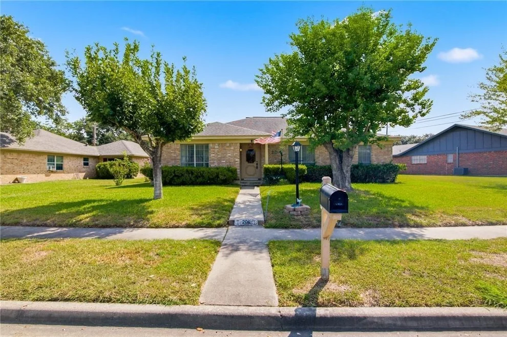 Unit for sale at 204 King Arthur Street, Victoria, TX 77904