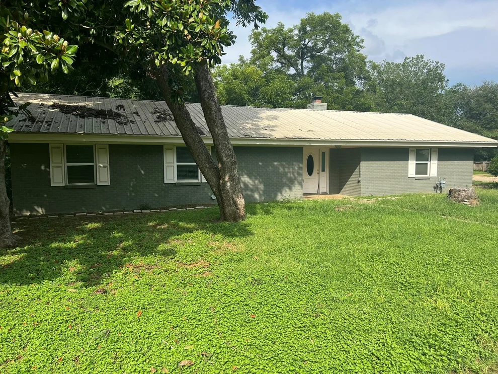 Unit for sale at 204 N Rockdale Street, Lexington, TX 78947
