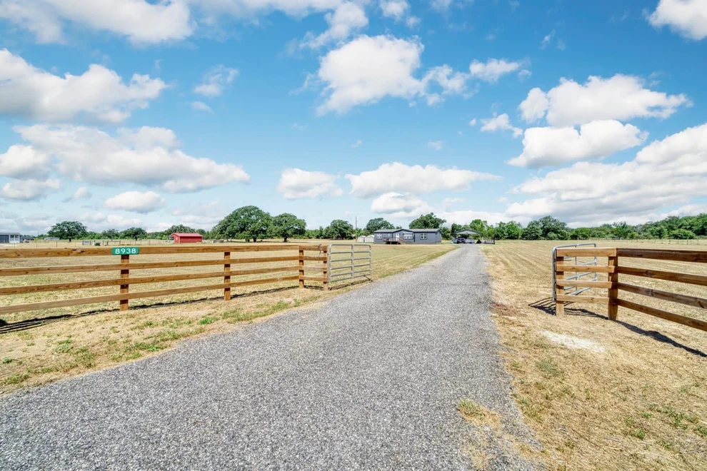 Unit for sale at 8938 Old Highway Road, Calvert, TX 77837