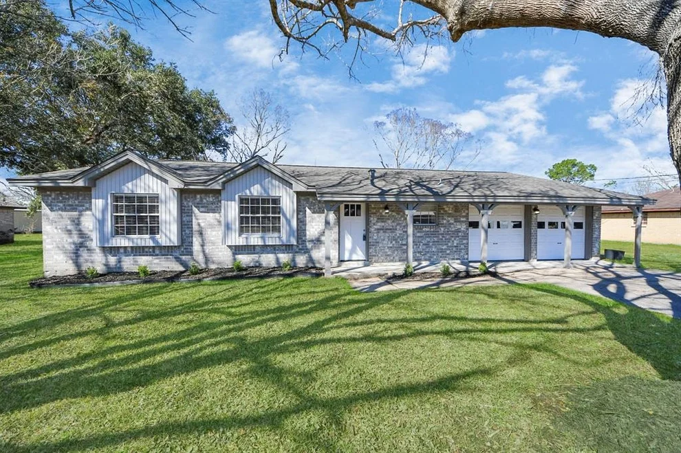 Unit for sale at 6607 Custom Drive, Alvin, TX 77511