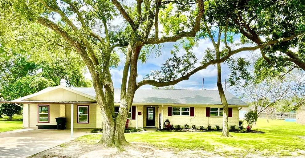 Unit for sale at 548 Meadowcroft Lane, Winnie, TX 77665