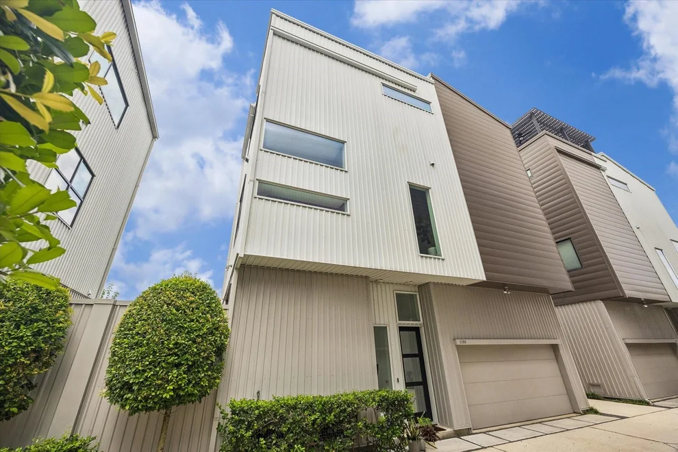 Unit for sale at 1153 W 17th Street, Houston, TX 77008