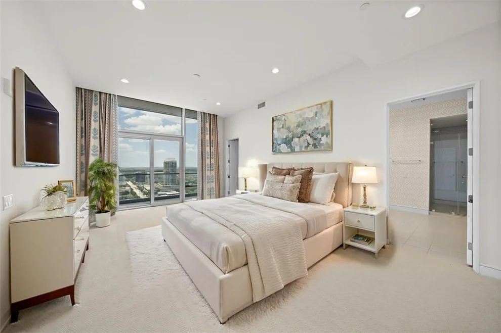 Unit for sale at 2727 Kirby Drive, Houston, TX 77098