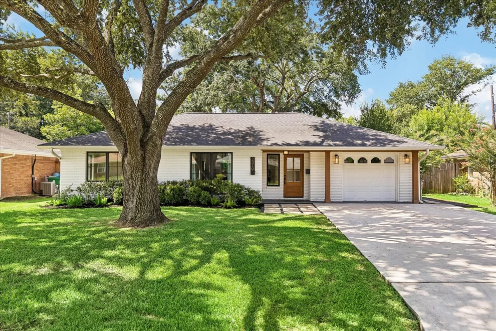Unit for sale at 2319 Cheshire Lane, Houston, TX 77018
