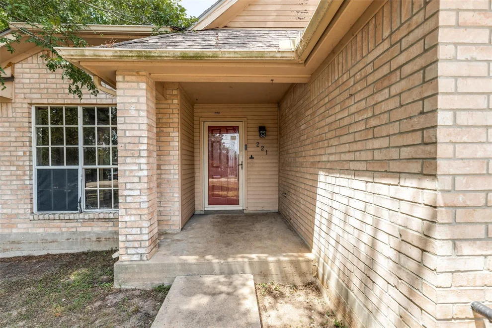 Unit for sale at 221 Tupelo Lane, Conroe, TX 77304