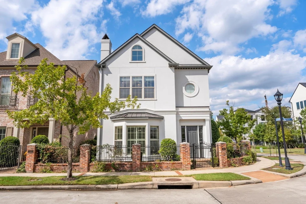 Unit for sale at 14 Jetty Point Drive, The Woodlands, TX 77380