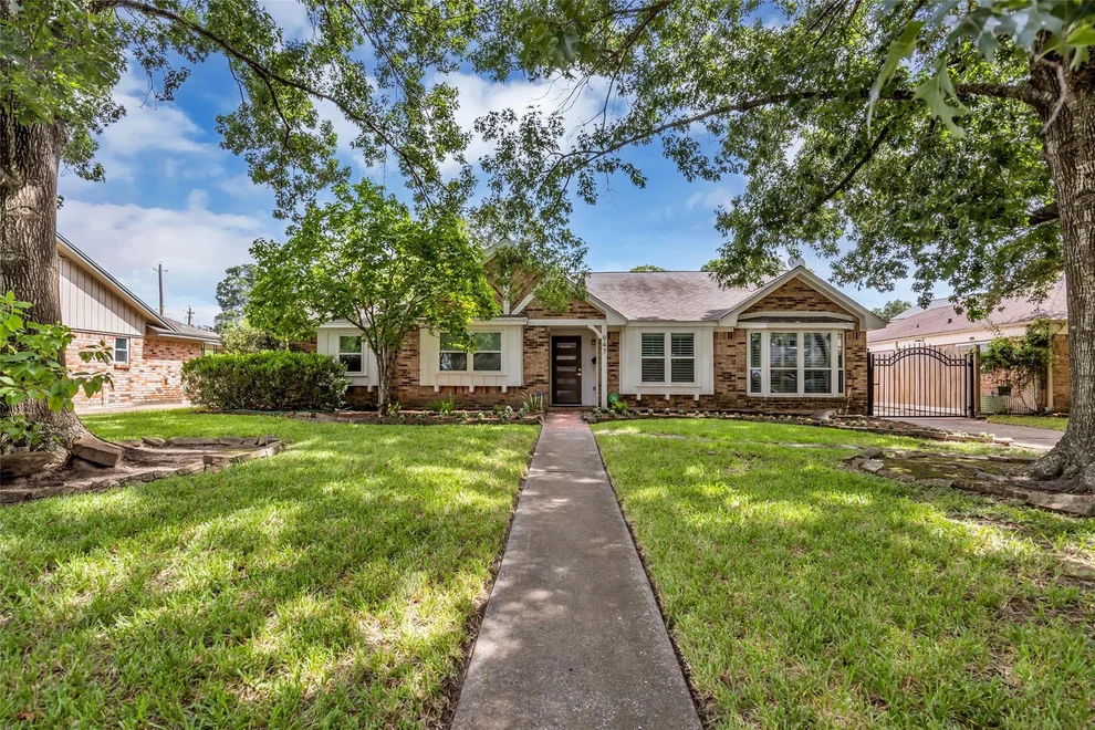 Unit for sale at 947 Thornton Road, Houston, TX 77018