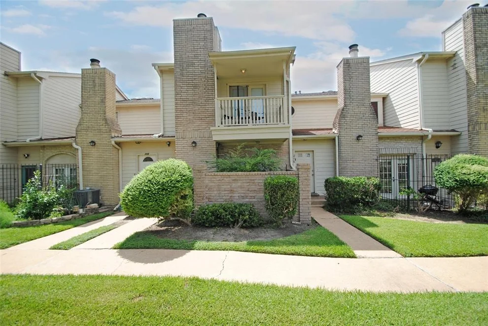Unit for sale at 800 Country Place Drive Drive, Houston, TX 77079