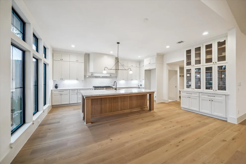 Unit for sale at 6227 Grovewood Lane, Houston, TX 77008