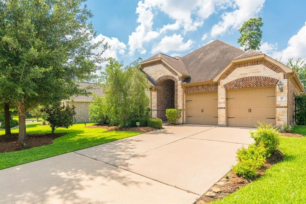 Unit for sale at 19 Danby Place, Tomball, TX 77375
