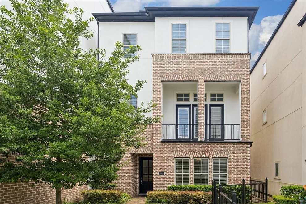 Unit for sale at 2024 Fannin Station S, Houston, TX 77045