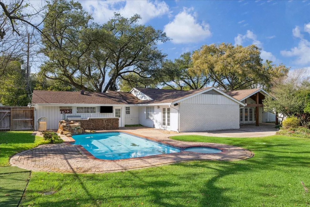 Unit for sale at 6119 Ella Lee Lane, Houston, TX 77057