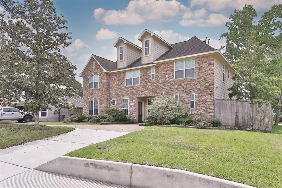 Unit for sale at 979 W 43rd Street, Houston, TX 77018