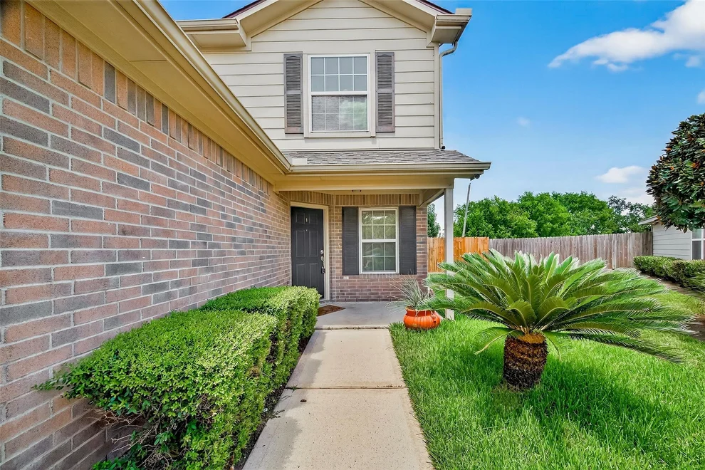 Unit for sale at 827 Heatherton Hill Lane, Houston, TX 77047