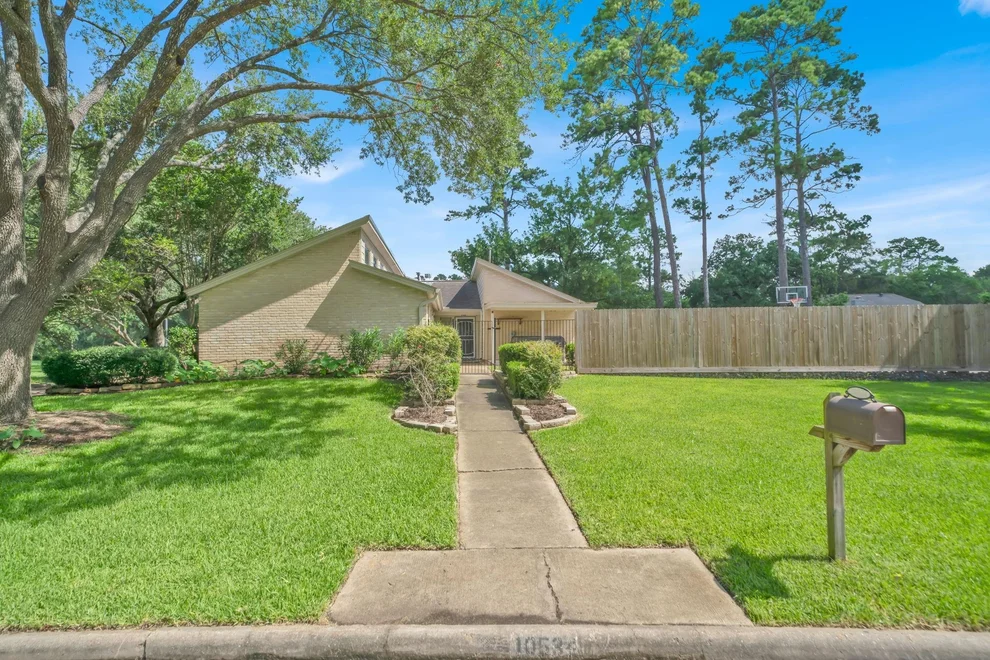 Unit for sale at 10534 Moorcreek Drive, Houston, TX 77070