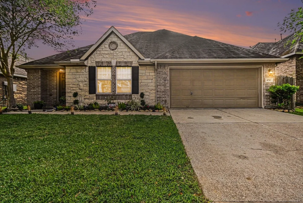 Unit for sale at 4710 Lake Rim Drive, Alvin, TX 77511