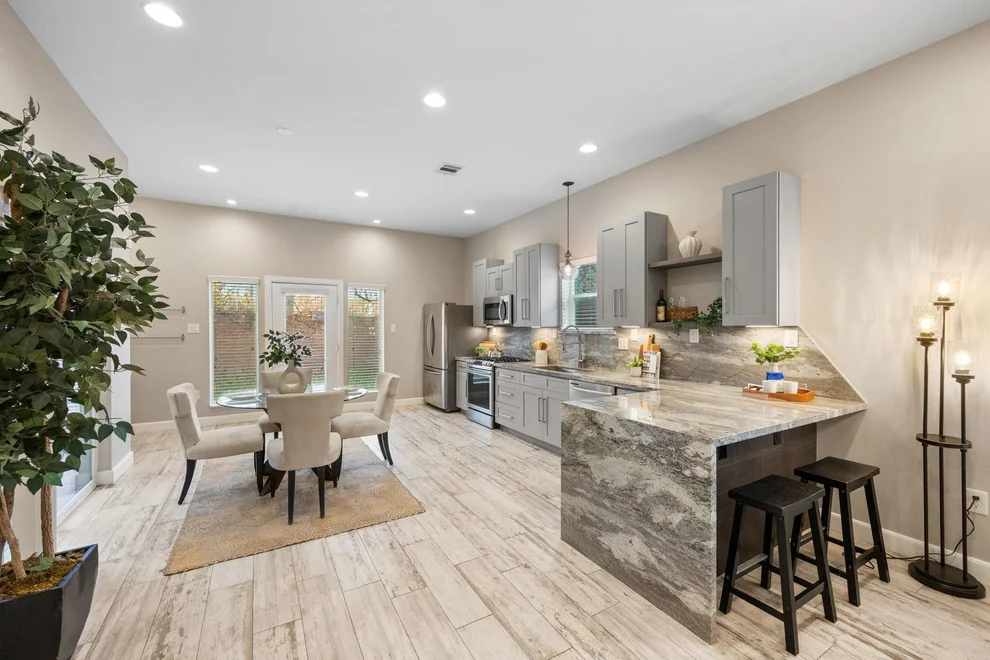 Unit for sale at 317 E 35th Street, Houston, TX 77018