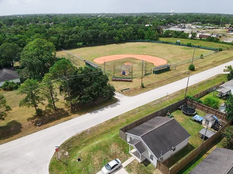 Unit for sale at 3010 Ohio Avenue, Dickinson, TX 77539