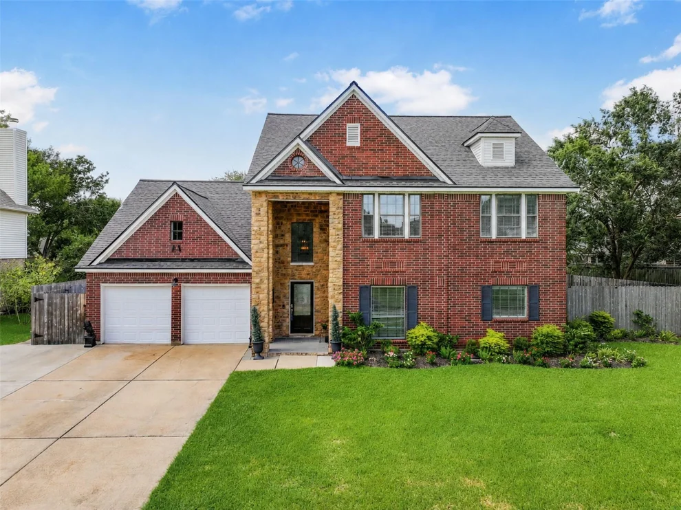 Unit for sale at 1501 W Castlewood Avenue, Friendswood, TX 77546
