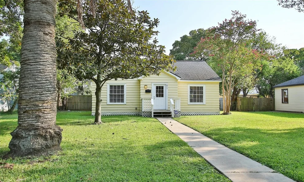 Unit for sale at 811 10th Avenue N, Texas City, TX 77590